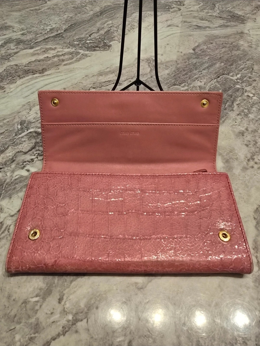 Miu Miu Pink Croc-Embossed Leather Wallet - Picture 4 of 8